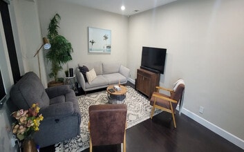 5256 W 123rd Pl in Hawthorne, CA - Foto de edificio - Building Photo