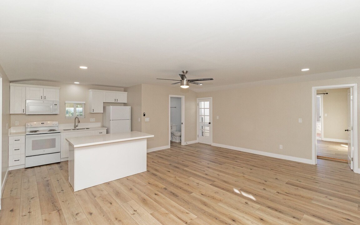 1843 Bonair Rd in Vista, CA - Building Photo