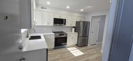 9405 Bay Colony Dr in Des Plaines, IL - Building Photo - Building Photo