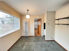 2418 Ashby Ave in Berkeley, CA - Building Photo - Building Photo