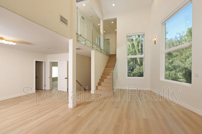 1827 Hill Dr in Los Angeles, CA - Building Photo - Building Photo