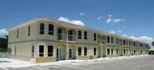 3514 Santa Barbara Blvd in Cape Coral, FL - Building Photo - Building Photo