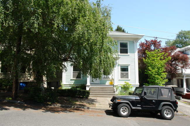 1435 SW Harrison St in Portland, OR - Building Photo - Building Photo