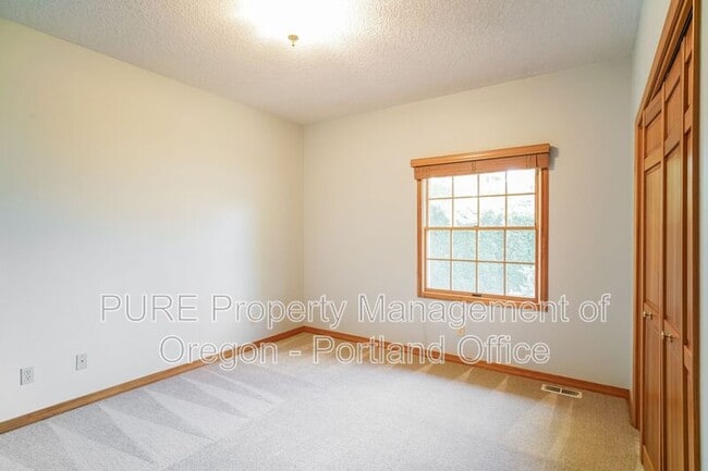 14020 SW 158th Terrace in Portland, OR - Building Photo - Building Photo