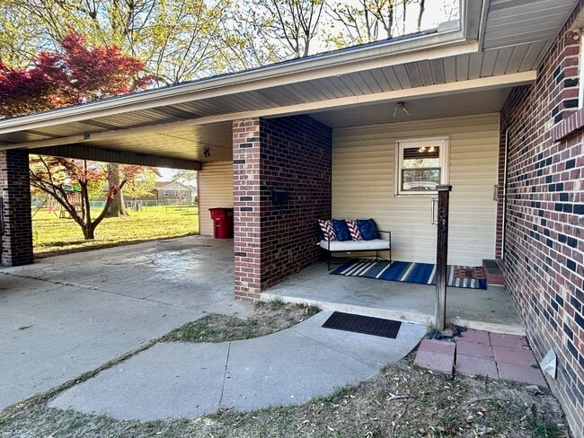 833 Stanford Dr in Sikeston, MO - Building Photo - Building Photo