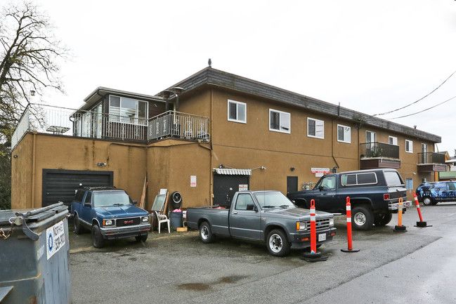 1319-1323 SE Marine Dr in Vancouver, BC - Building Photo - Building Photo