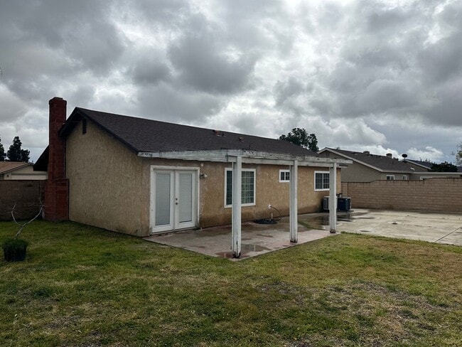 property at 2432 S Garfield Pl
