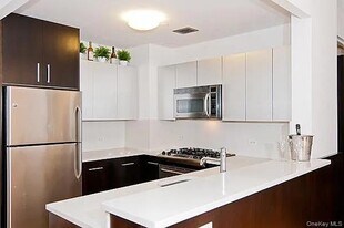 13-11 Jackson Ave in Queens, NY - Building Photo