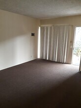 742 Via Altamira Via, Unit 9 in Montebello, CA - Building Photo - Building Photo