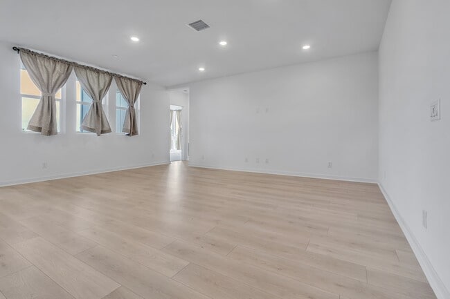4199 E Cir Paseo in Ontario, CA - Foto de edificio - Building Photo