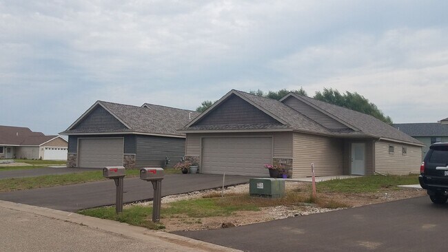 1726 Aspen Ct in New Richmond, WI - Foto de edificio - Building Photo