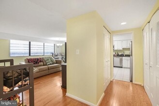 3713 S George Mason Dr in Falls Church, VA - Foto de edificio - Building Photo