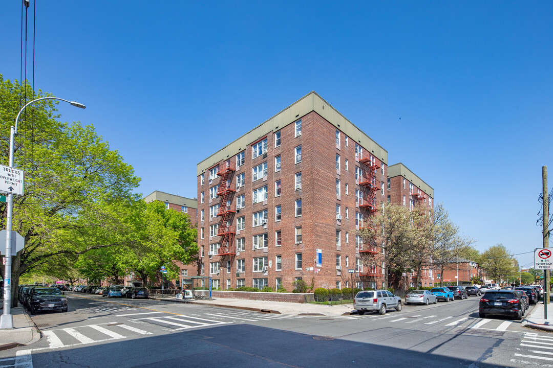 14467 41 Ave in Flushing, NY - Building Photo