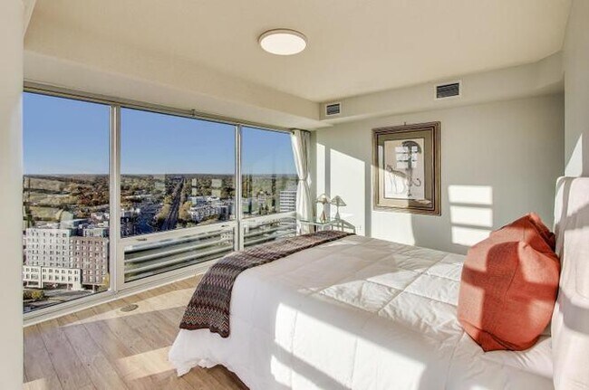 1720 Maple Ave in Evanston, IL - Foto de edificio - Building Photo