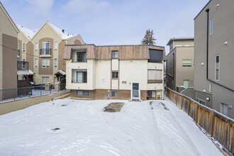 1721 34 Av SW in Calgary, AB - Building Photo - Building Photo