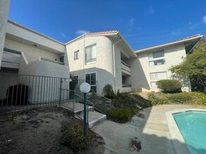 2304 Altisma Way in Carlsbad, CA - Building Photo - Building Photo