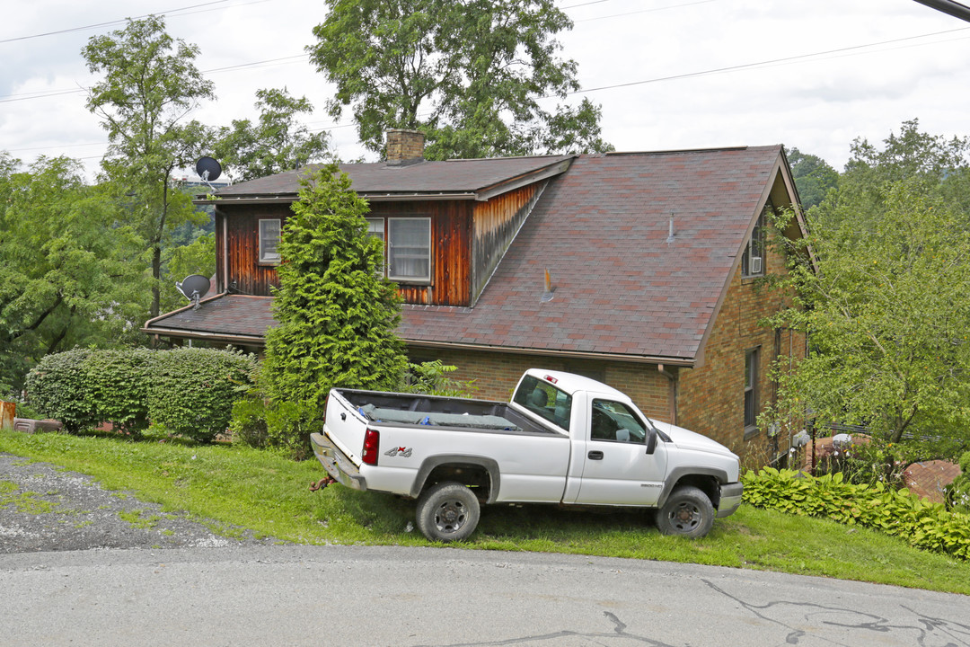 208 Main St in Bridgeville, PA - Building Photo