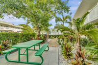 Sunset Cove Apartments in Clearwater, FL - Building Photo - Building Photo