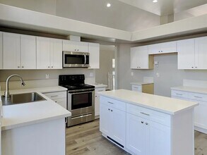 4609 Laguna W Way in Elk Grove, CA - Building Photo - Building Photo
