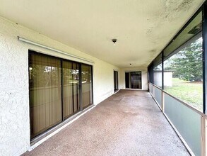 114 Sevilla Ave in Royal Palm Beach, FL - Foto de edificio - Building Photo