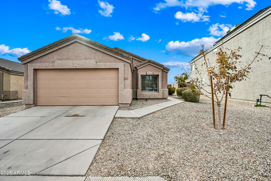 24276 N High Dunes Dr in Florence, AZ - Building Photo