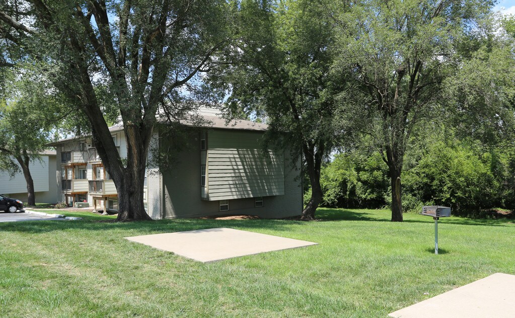 Briarwood Gardens Apartments in Grandview, MO