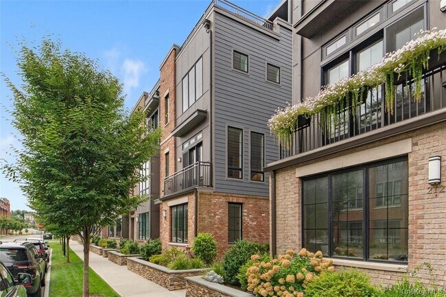 210 Legend Dr in Sleepy Hollow, NY - Foto de edificio - Building Photo
