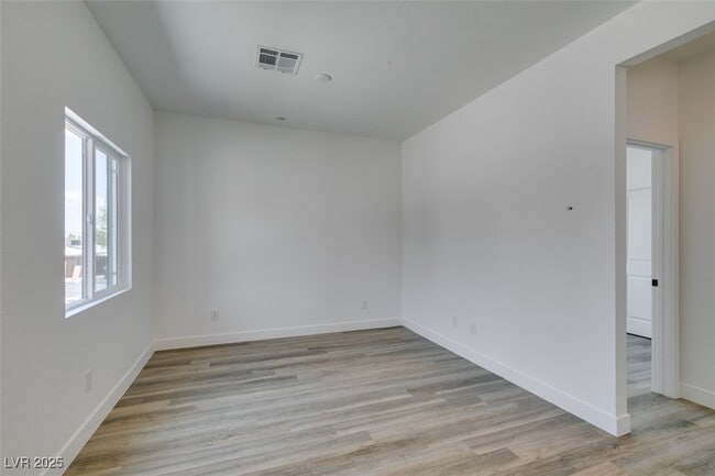 property at 365 N 16th St