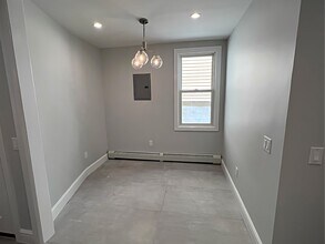 195 Hutton St-Unit -1 in Jersey City, NJ - Building Photo - Building Photo