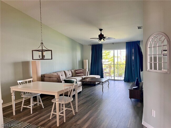 820 New Waterford Dr in Naples, FL - Building Photo - Building Photo