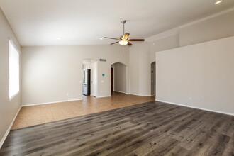 633 S Bonito Ct in Gilbert, AZ - Building Photo - Building Photo