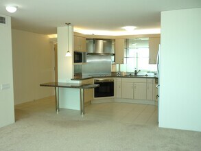 88 Piikoi St in Honolulu, HI - Building Photo - Building Photo
