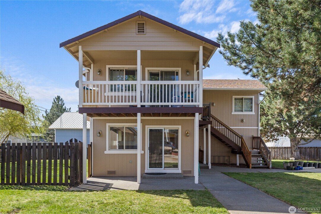 502 E River Ave, Unit A in Ellensburg, WA - Foto de edificio