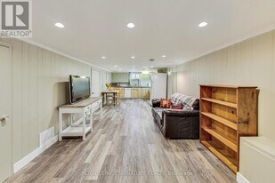 1 Milne Ave in Toronto, ON - Building Photo