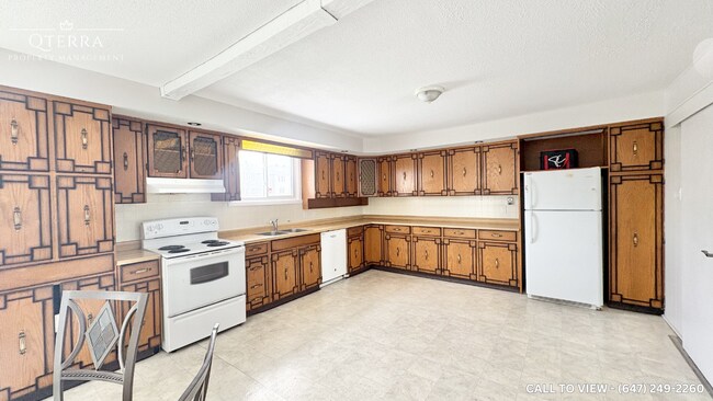 2443 Page Rd in Ottawa, ON - Building Photo - Building Photo