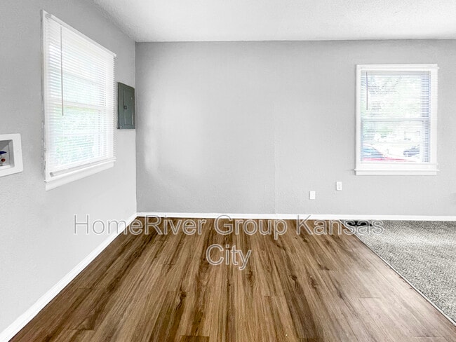 5609 E 101st St in Kansas City, MO - Building Photo - Building Photo