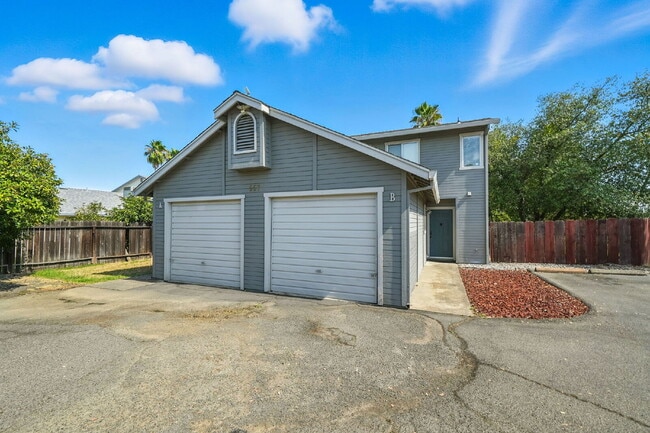 property at 557 Kenbrook Ct