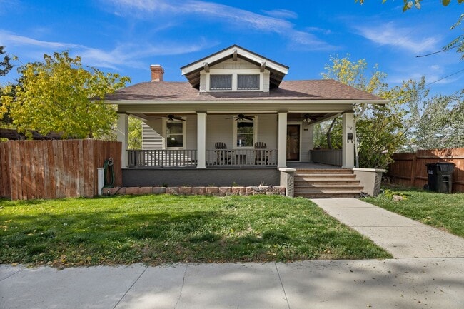 property at 302 S Lincoln St