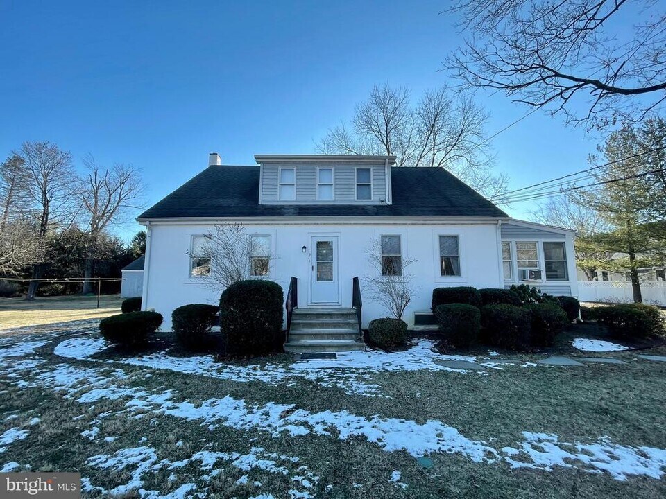 140 Federal City Rd in Lawrence Township, NJ - Building Photo