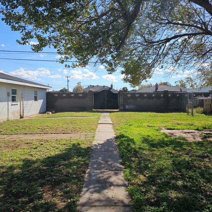 3101 W Michigan Ave in Midland, TX - Building Photo