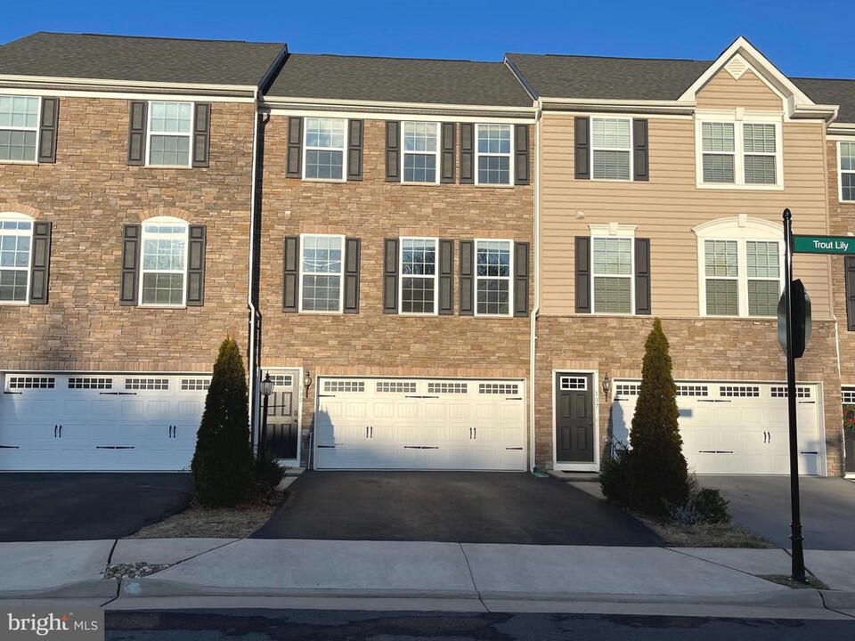 135 Trout Lily Dr in Front Royal, VA - Building Photo