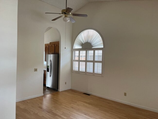 516 Gertrude Dr in Windsor, CA - Building Photo - Building Photo