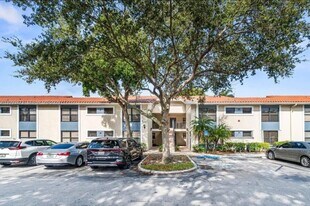 1495 Lake Crystal Dr, Unit H in West Palm Beach, FL - Building Photo