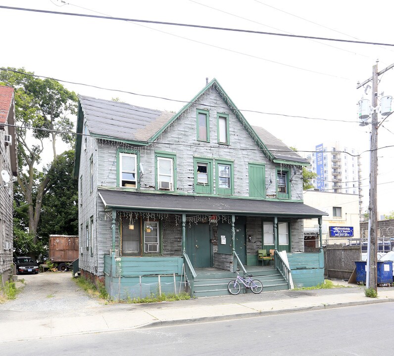 32 Garden St in Stamford, CT - Building Photo