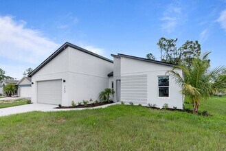 2664 Crittendon St in North Port, FL - Building Photo - Building Photo