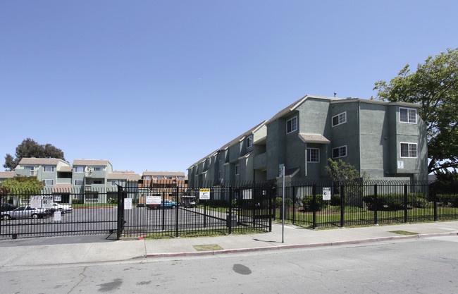 Barrett Terrace Apartments in Richmond, CA - Building Photo - Building Photo