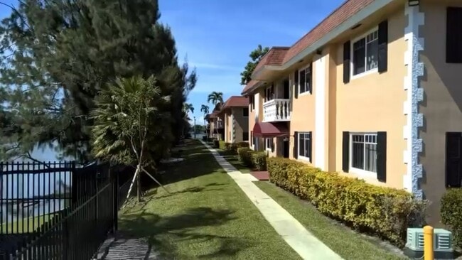 Lake Villa Apartments