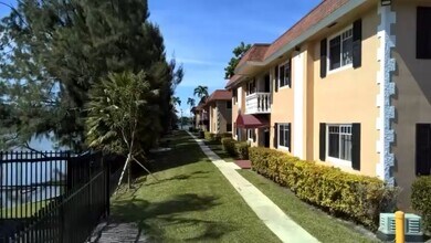 Lake Villa Apartments in Hallandale Beach, FL - Building Photo - Building Photo
