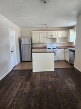 200 W Armstrong Ave in Comanche, TX - Building Photo - Building Photo