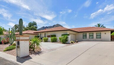 8818 North 47th Pl in Phoenix, AZ - Building Photo - Building Photo